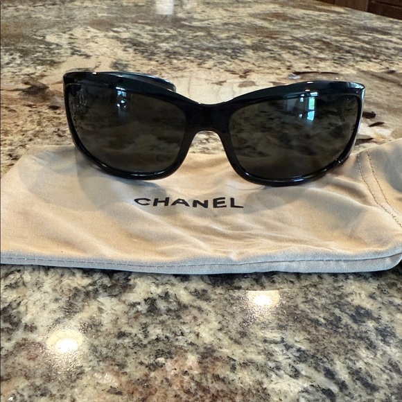 CHANEL Black Sunglasses with Case and Pouch - Picture 3 of 6